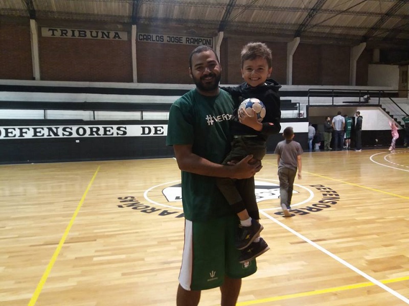 "Para ascender tenés que ganarle a todos"