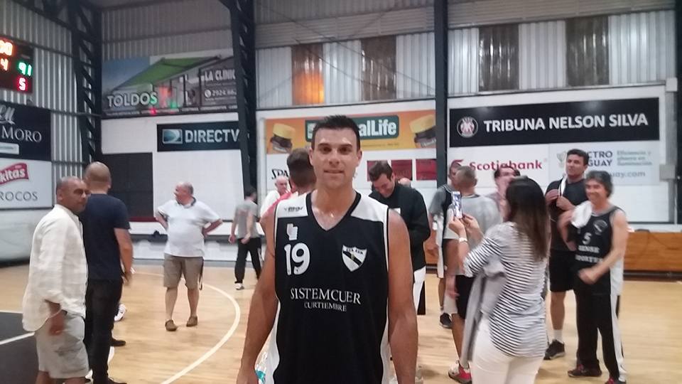 "Ayudar con el ejemplo que después de haberse retirado se puede seguir relacionado al deporte"