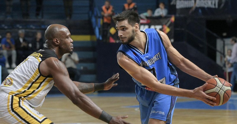 Cielo de color celeste