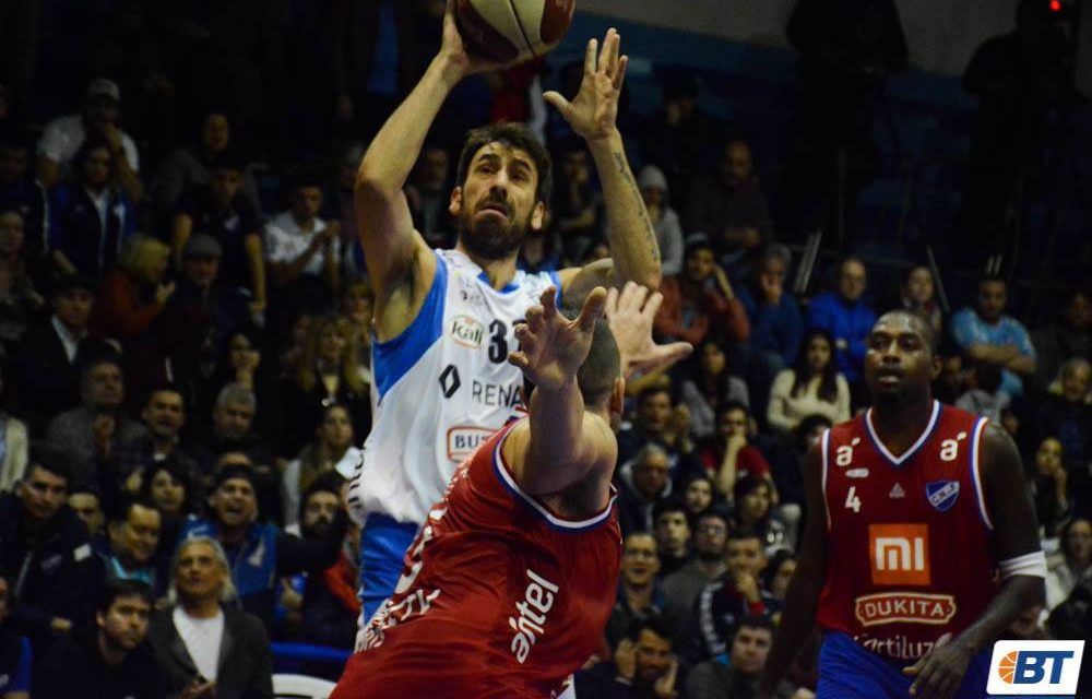 Con el bolso a la playa en tierra de Gardel