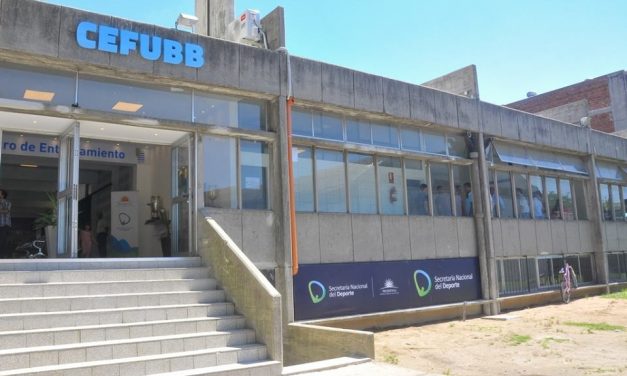 Termas, rambla, playa y capital