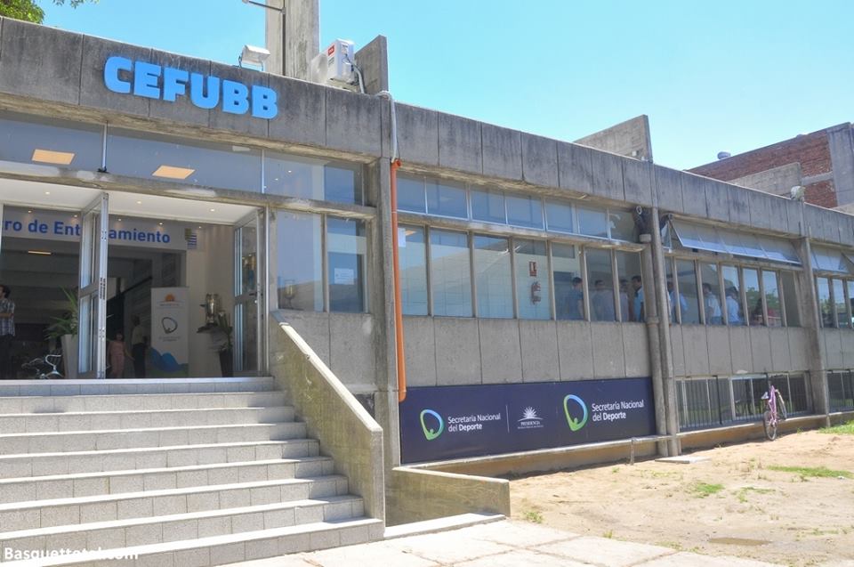 Termas, rambla, playa y capital