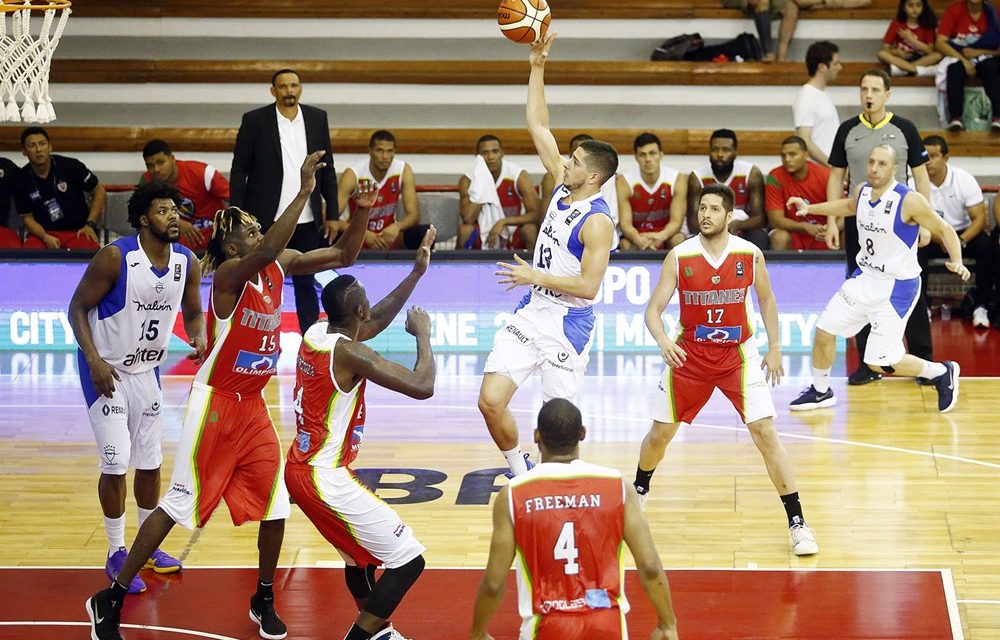 Mate amargo en la playa