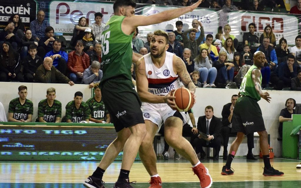 Primer golpe al campeón