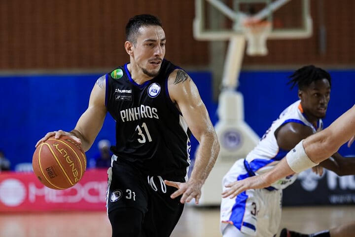 Se lo quedó sin jugar