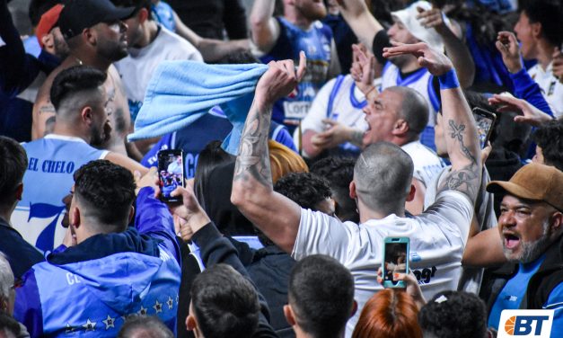 La felicidad abajo del puente