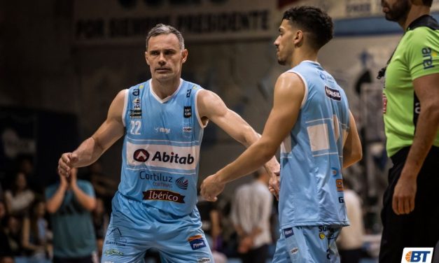 Se festeja debajo del puente