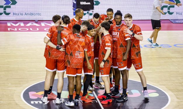 Los de afuera son de palo